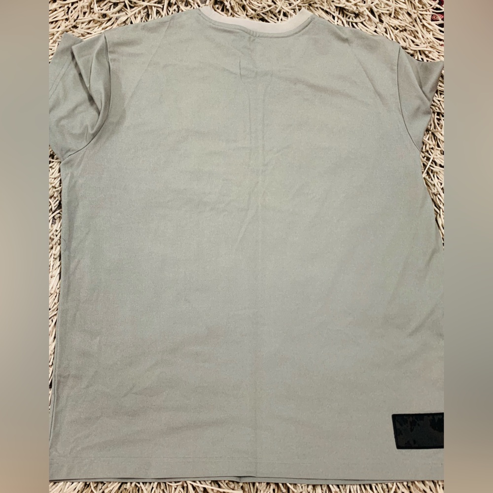 Descente Original Tshirt - Picture 2 of 2